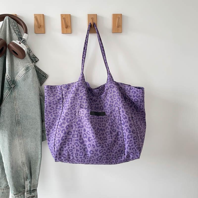 Вместительная сумка-подмышка в стиле ленивого ветра, новая коллекция осень 2025, сумка-тоут с леопардовым принтом, модная и простая наплечная сумка для通勤 фиолетовый
Вместительная сумка-подмышка в стиле ленивого ветра, новая коллекция осень 2025, сумка-тоут с леопардовым принтом, модная и простая наплечная сумка для通勤 фиолетовый