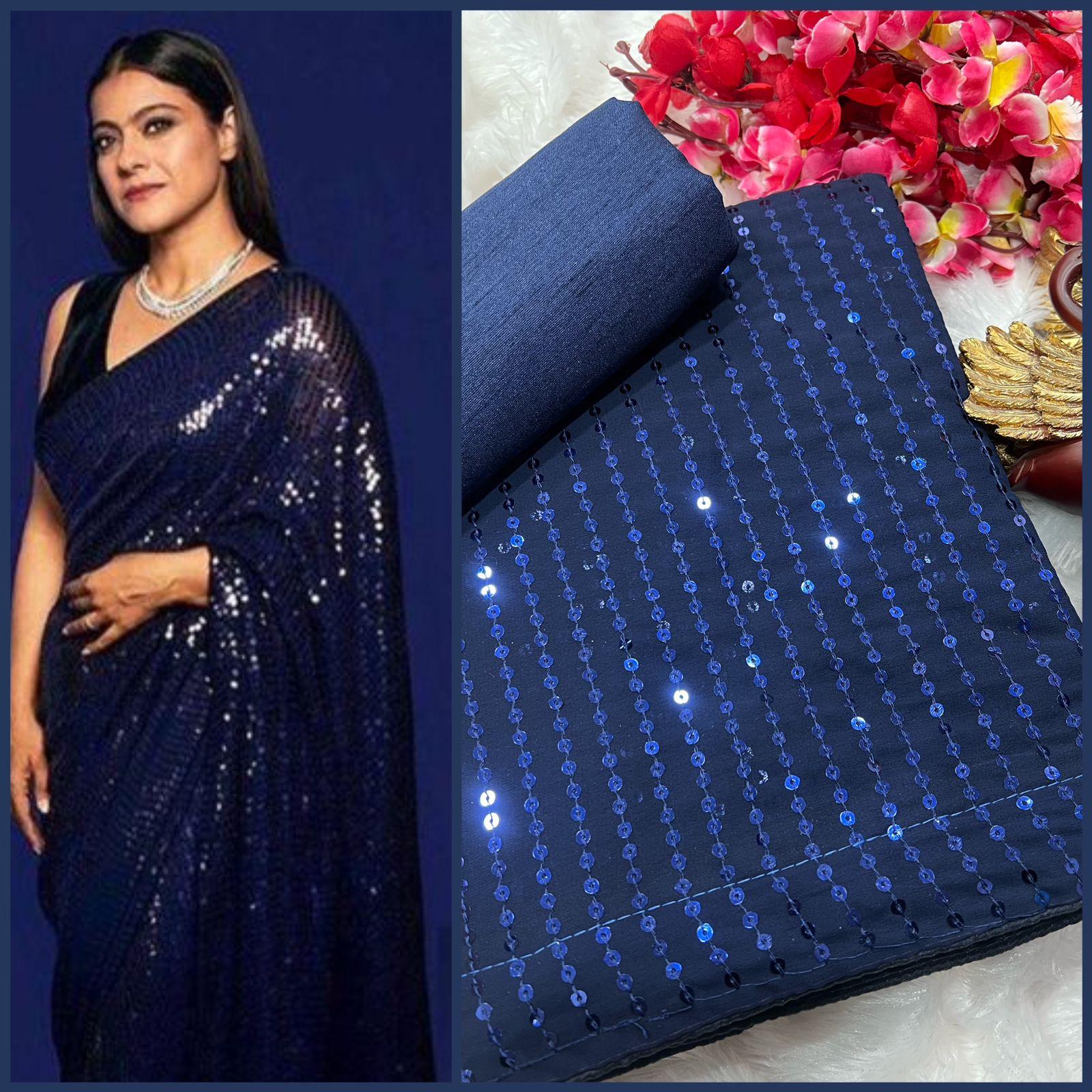 Подобно темному лесу, станьте очаровательной красавицей вечера, украсив это потрясающее сари и блузку, расшитые пайетками.
Подобно темному лесу, станьте очаровательной красавицей вечера, украсив это потрясающее сари и блузку, расшитые пайетками.