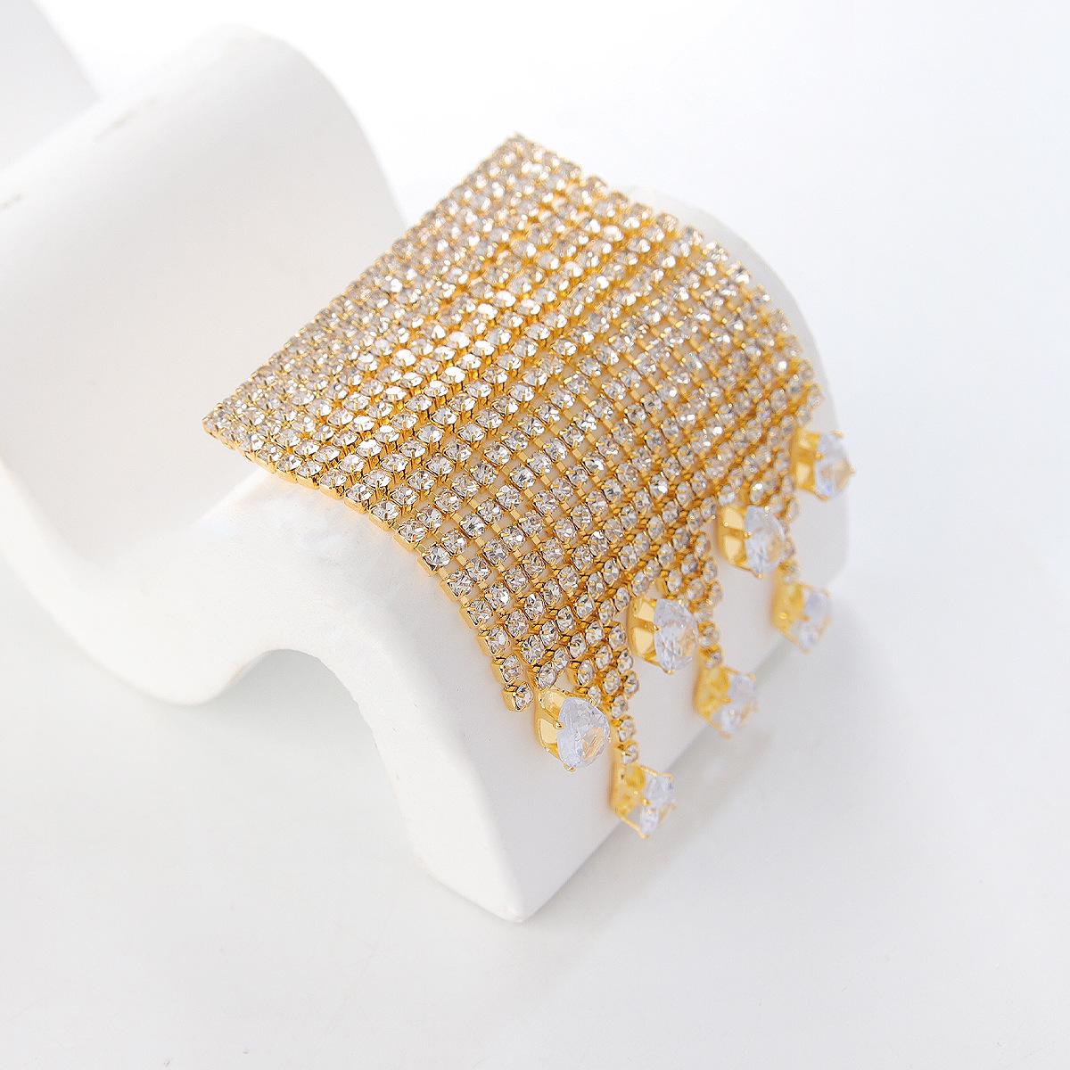 Sparkling Rhinestone Tassel Brooch: Elegant and Unique Women s Chest Accessory Pin золотой
Sparkling Rhinestone Tassel Brooch: Elegant and Unique Women s Chest Accessory Pin золотой