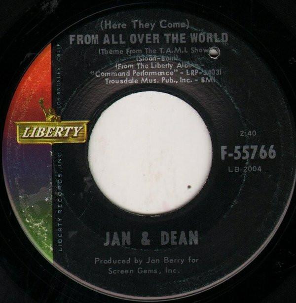 7inch Record JAN & DEAN - (Here They Come) From All Over The F55766 Liberty 1965 US Rock Used
7inch Record JAN & DEAN - (Here They Come) From All Over The F55766 Liberty 1965 US Rock Used