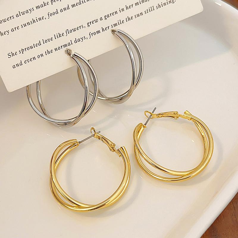 Simple smooth plain ring earrings Versatile cold wind temperament earrings Niche light luxury high-end earrings
Simple smooth plain ring earrings Versatile cold wind temperament earrings Niche light luxury high-end earrings