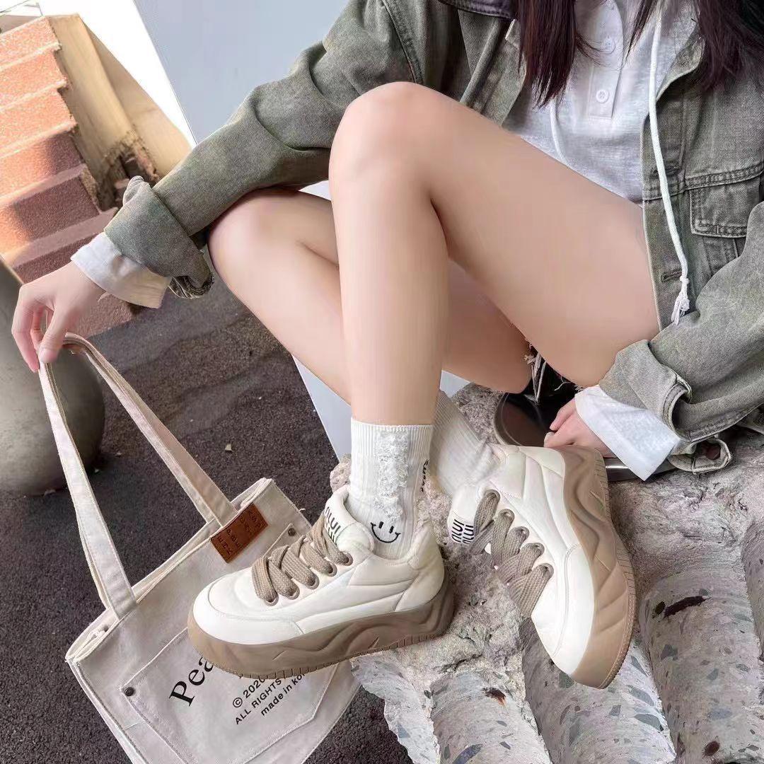 ins burst full leather casual board shoes women s fashion autumn and winter height increase thick sole small man muffin shoes women 35
ins burst full leather casual board shoes women s fashion autumn and winter height increase thick sole small man muffin shoes women 35