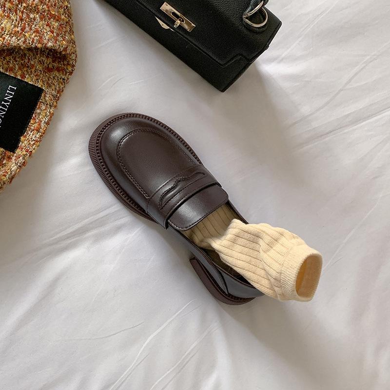 Новые маленькие кожаные туфли из воловьей кожи, женские туфли без шнуровки в британском стиле, лоферы, женские туфли на плоской подошве
Новые маленькие кожаные туфли из воловьей кожи, женские туфли без шнуровки в британском стиле, лоферы, женские туфли на плоской подошве