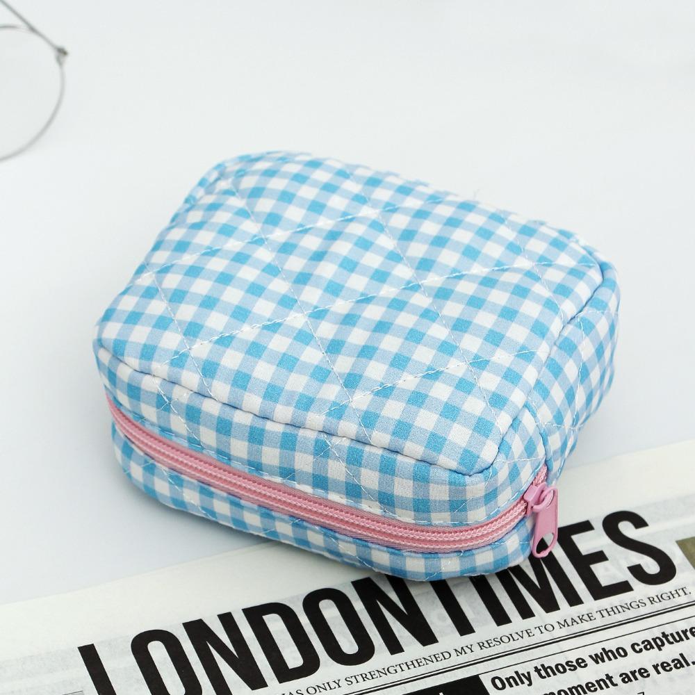 Portable Makeup Bag Plaid Pattern Multifunctional Makeup Brush Storage Bag with Zipper Quilted Design Travel Toiletry Bag
Portable Makeup Bag Plaid Pattern Multifunctional Makeup Brush Storage Bag with Zipper Quilted Design Travel Toiletry Bag