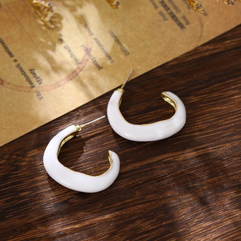 Korean Style S925 Silver Needle C-Shaped Simple Stud Earrings with Drip Oil - Light Luxury Fashion Jewelry белый
Korean Style S925 Silver Needle C-Shaped Simple Stud Earrings with Drip Oil - Light Luxury Fashion Jewelry белый