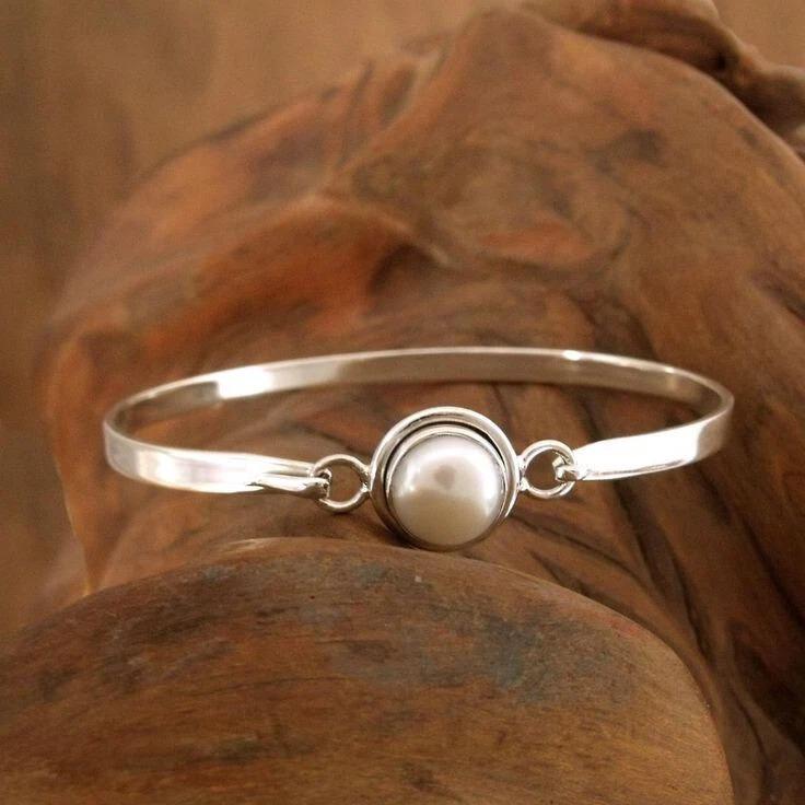 Good Looking Pearl Gemstone 925 Sterling Silver Handmade Bracelet Cuff Free Size білий
Good Looking Pearl Gemstone 925 Sterling Silver Handmade Bracelet Cuff Free Size білий