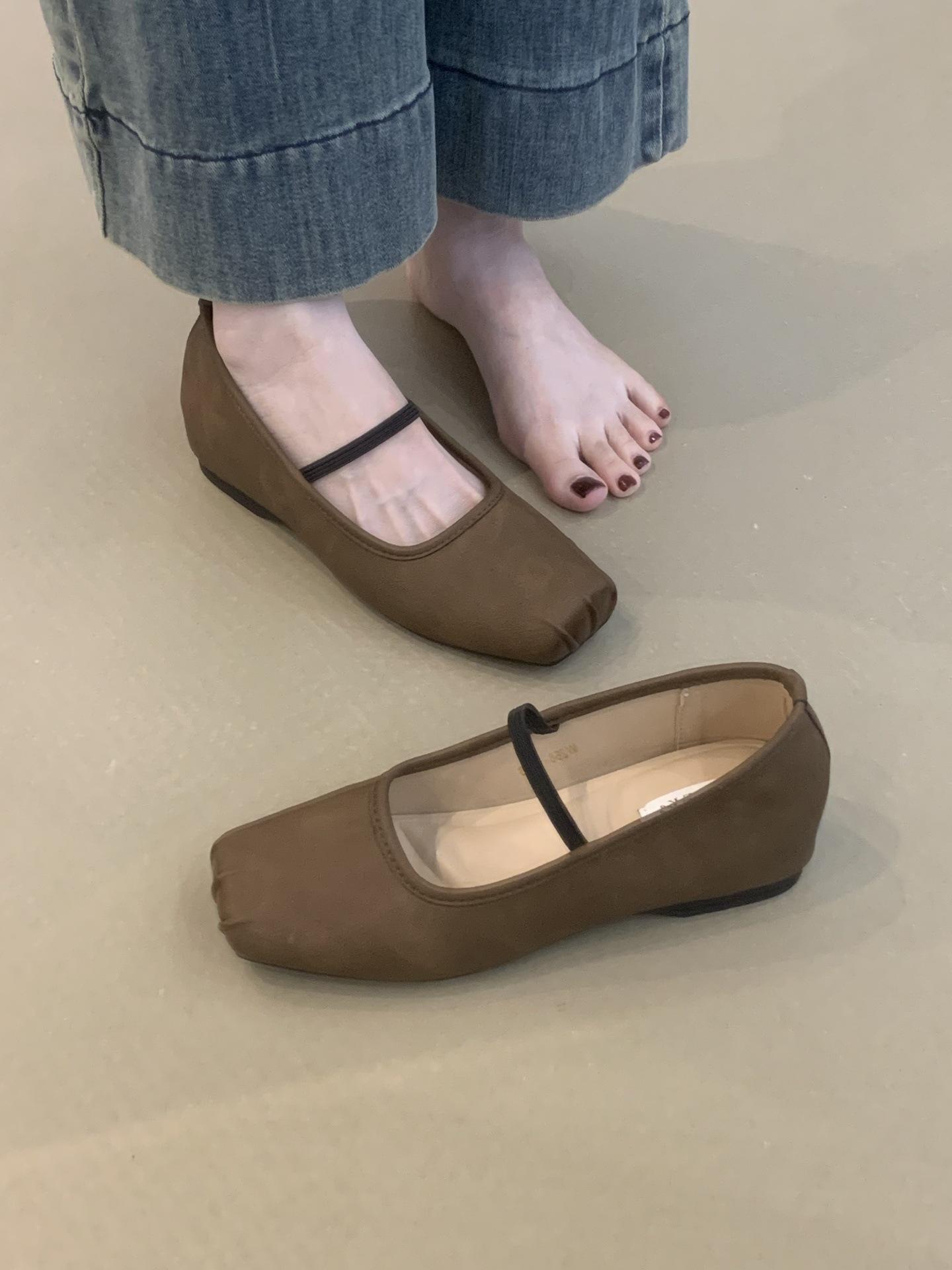 MUKEKe inner height increase French retro flat Mary Jane women s shoes square head pig nose women s autumn new shallow mouth small single shoes 39
MUKEKe inner height increase French retro flat Mary Jane women s shoes square head pig nose women s autumn new shallow mouth small single shoes 39