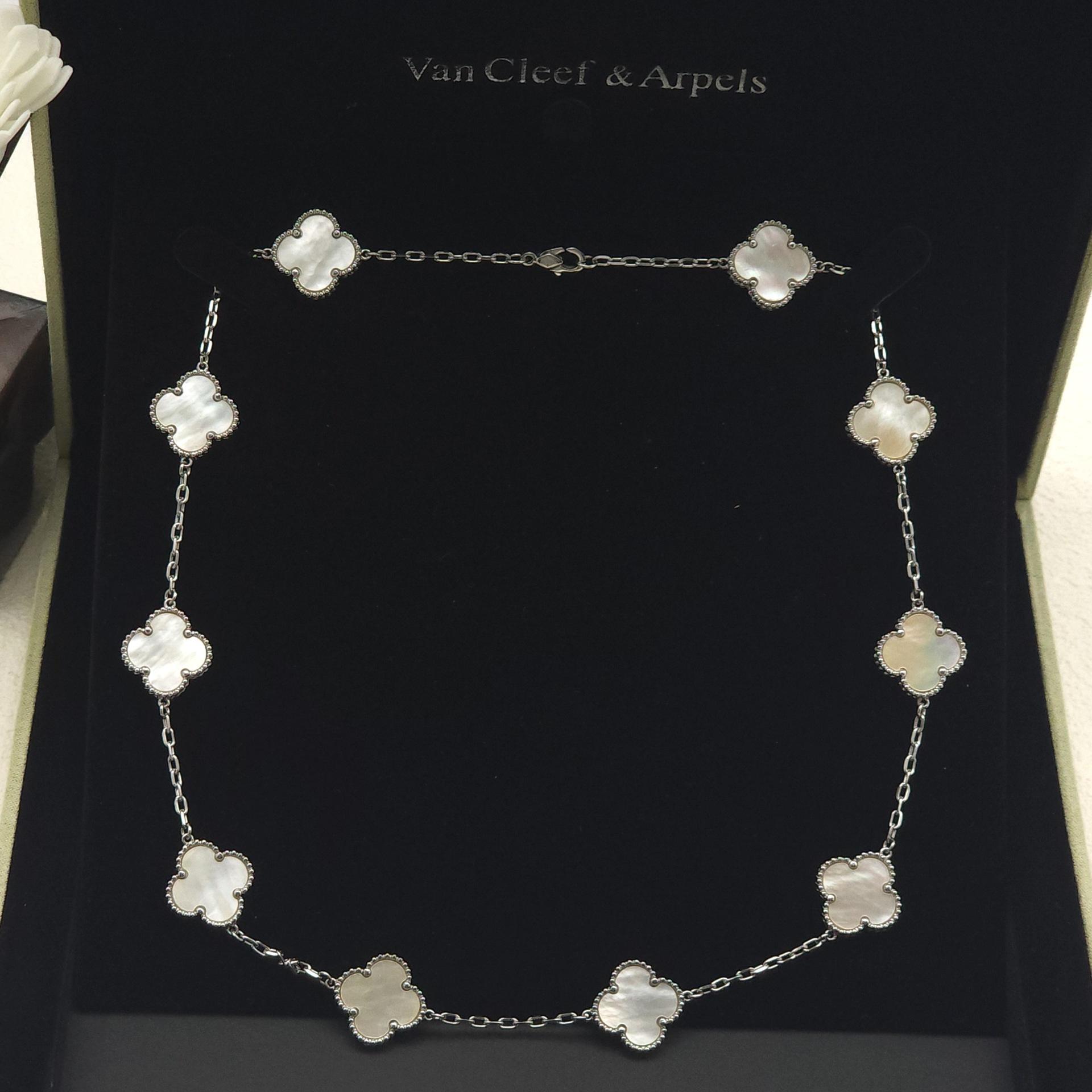 Титановая сталь не теряет цвет Натуральная ракушка Четырехлистный клевер Цепочка с десятью цветками Двусторонняя цепочка на ключицу с четырехлистным клевером quality goods
Титановая сталь не теряет цвет Натуральная ракушка Четырехлистный клевер Цепочка с десятью цветками Двусторонняя цепочка на ключицу с четырехлистным клевером quality goods