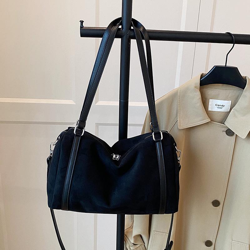 Suede Barrel Shoulder Bag Women Winter New Arrival Large Capacity Versatile Daily Commute Casual Tote Bag Crossbody Pillow Bag
Suede Barrel Shoulder Bag Women Winter New Arrival Large Capacity Versatile Daily Commute Casual Tote Bag Crossbody Pillow Bag