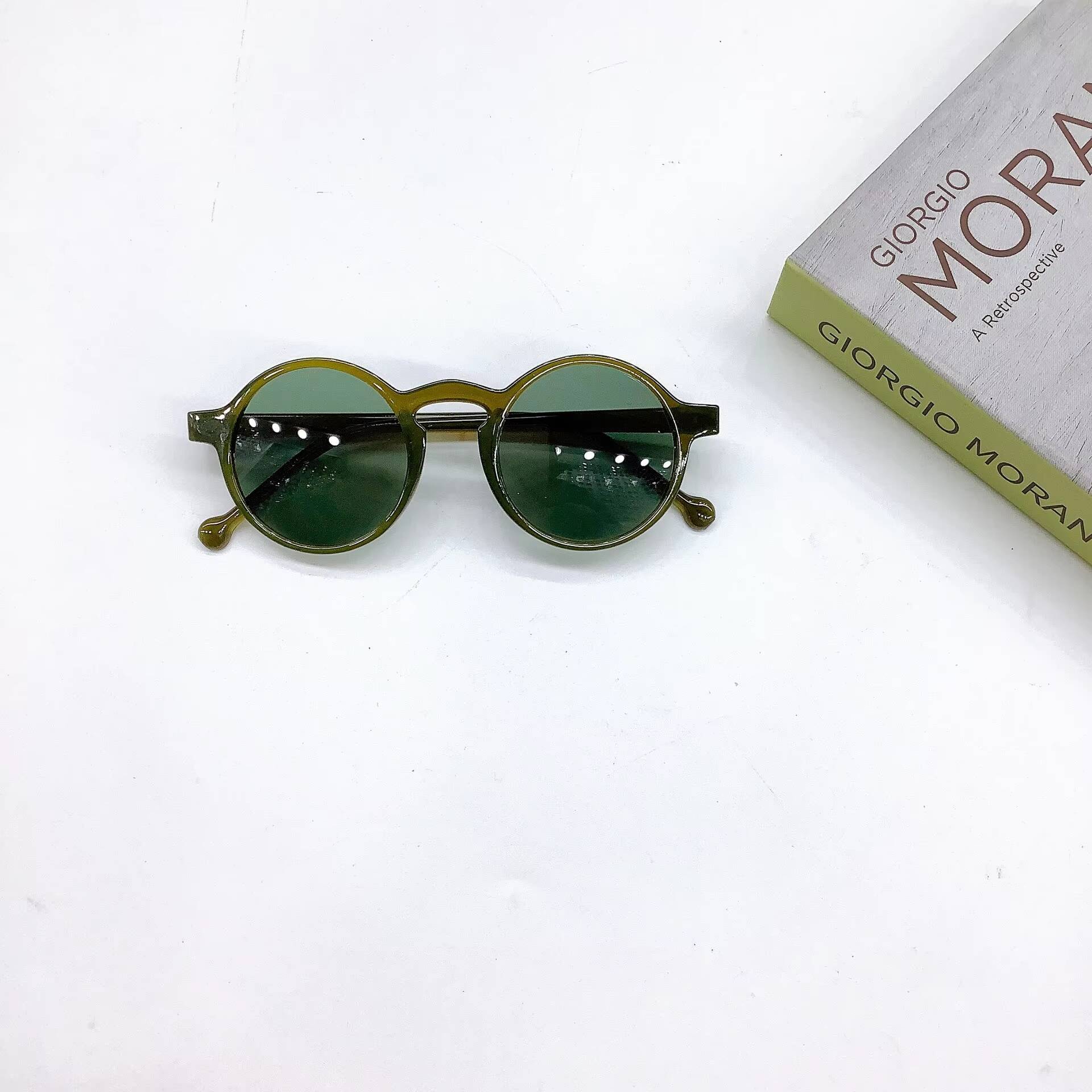 2026 1/3/6PCS glasses new children s sunglasses Fashion Trend personality street children s Sunglasses baby anti ultraviolet зелёный
2026 1/3/6PCS glasses new children s sunglasses Fashion Trend personality street children s Sunglasses baby anti ultraviolet зелёный