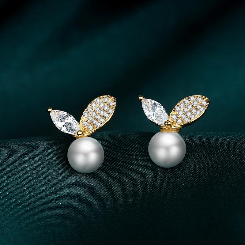 New Fashionable and Niche Design with Trendy Leaf Earrings, Light Luxury, Personalized and Simple Earrings
New Fashionable and Niche Design with Trendy Leaf Earrings, Light Luxury, Personalized and Simple Earrings