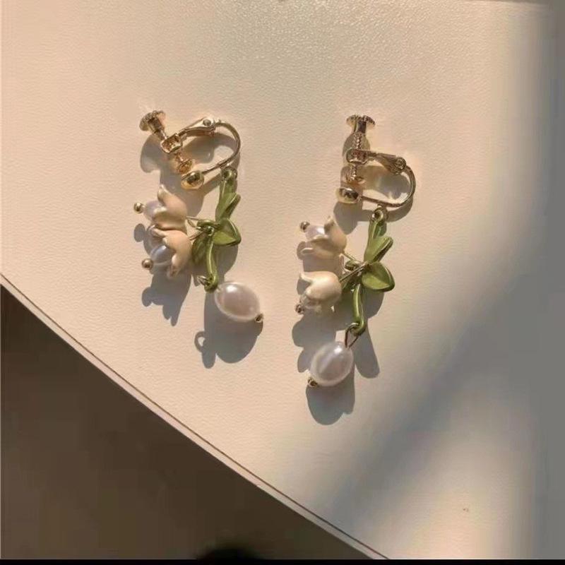 White Lily of the Valley Jewelry Set: Earrings, Bracelet, Necklace - Fairy Forest Spring Style. Pearl Flower - Necklace
White Lily of the Valley Jewelry Set: Earrings, Bracelet, Necklace - Fairy Forest Spring Style. Pearl Flower - Necklace