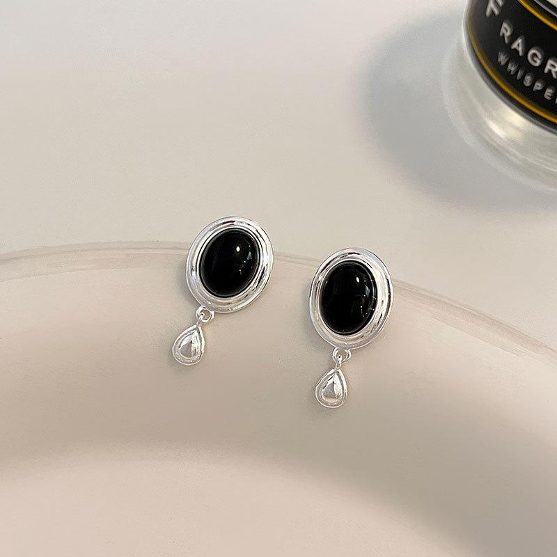 Серьги в форме капли воды из черного и белого агата Серьги в стиле французского ретро-ветра Темпераментные динамичные серьги
Серьги в форме капли воды из черного и белого агата Серьги в стиле французского ретро-ветра Темпераментные динамичные серьги