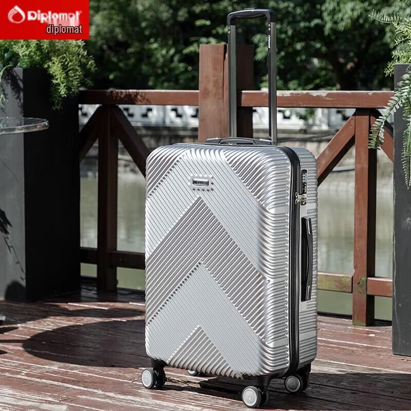 Diplomat DS-1304 Hardside Spinner Suitcase
Diplomat DS-1304 Hardside Spinner Suitcase