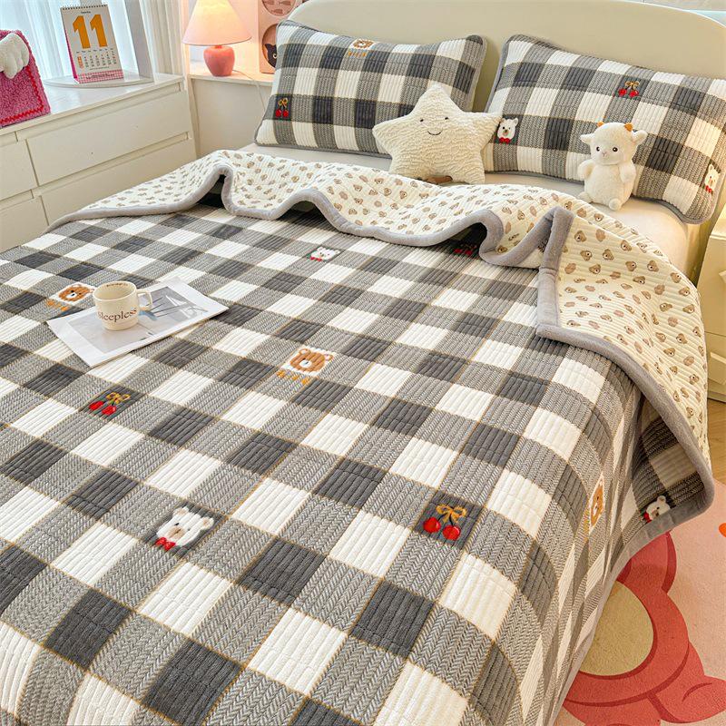 Thickened Velvet Quilt & Bedspread 3-Piece Set: Warm Winter Bedding & Bed Protector Pillowcase 48x74cm (Pair)
Thickened Velvet Quilt & Bedspread 3-Piece Set: Warm Winter Bedding & Bed Protector Pillowcase 48x74cm (Pair)
