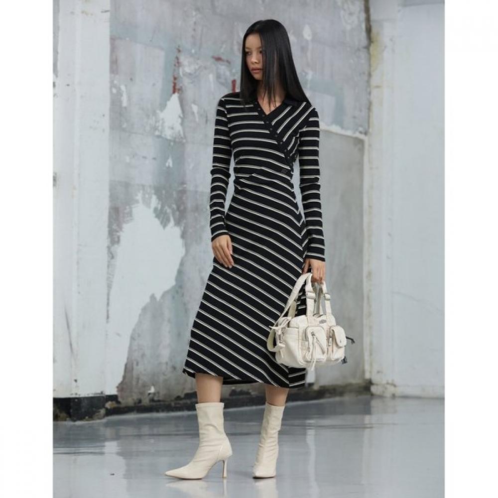 Egoist V Neck Long Dress With Decoration Er3oop02 BK/66
Egoist V Neck Long Dress With Decoration Er3oop02 BK/66