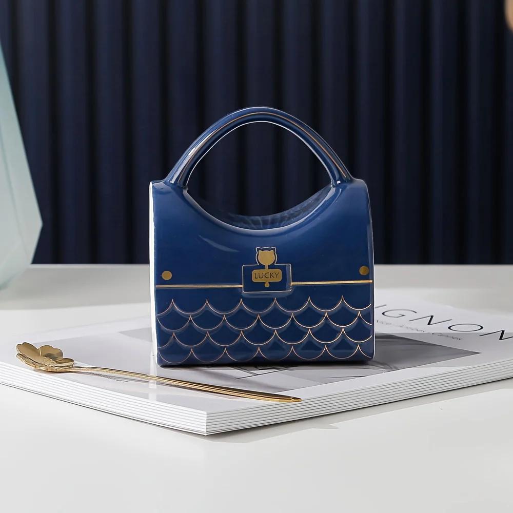 Кружка в форме сумки с ложкой Дизайн сумочки Керамические кружки Офисная домашняя кофейная чашка Десертная чашка для послеобеденного чая Посуда для напитков Изысканные подарки 301-400ml
Кружка в форме сумки с ложкой Дизайн сумочки Керамические кружки Офисная домашняя кофейная чашка Десертная чашка для послеобеденного чая Посуда для напитков Изысканные подарки 301-400ml