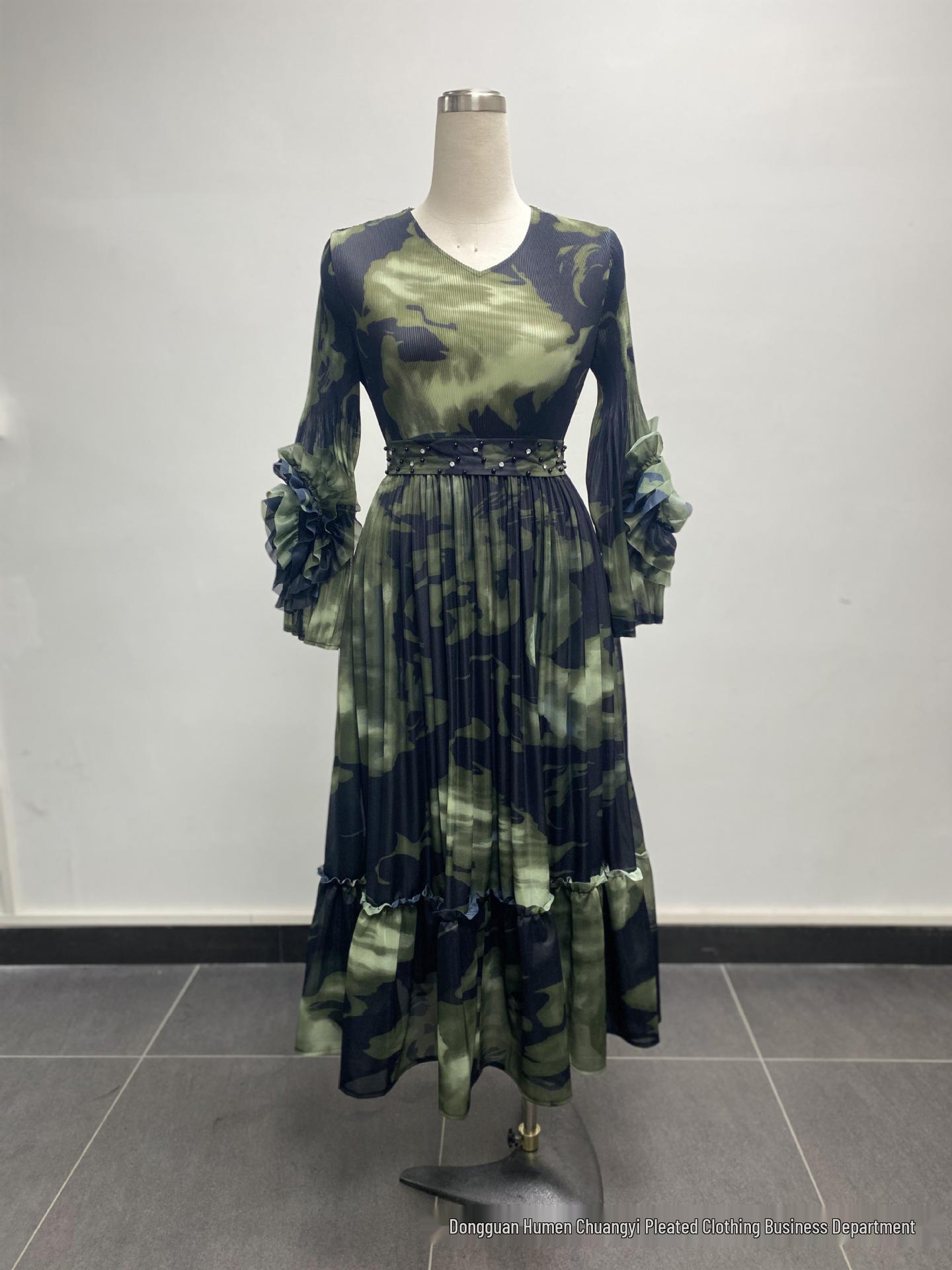Miyake Elegant Print Plus Size Dress with Beading One Size 80/160
Miyake Elegant Print Plus Size Dress with Beading One Size 80/160