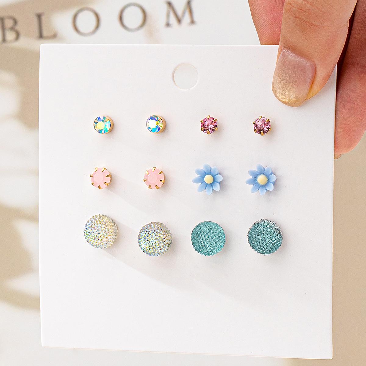 Trendy inlaid colored zircon acrylic stud earrings, versatile and sweet earrings set.
Trendy inlaid colored zircon acrylic stud earrings, versatile and sweet earrings set.