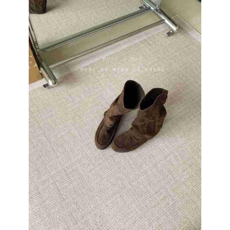 Embroidered medium tube Martin boots women s 2025 new retro round head inner heightening pile boots short boots 39 коричневый
Embroidered medium tube Martin boots women s 2025 new retro round head inner heightening pile boots short boots 39 коричневый