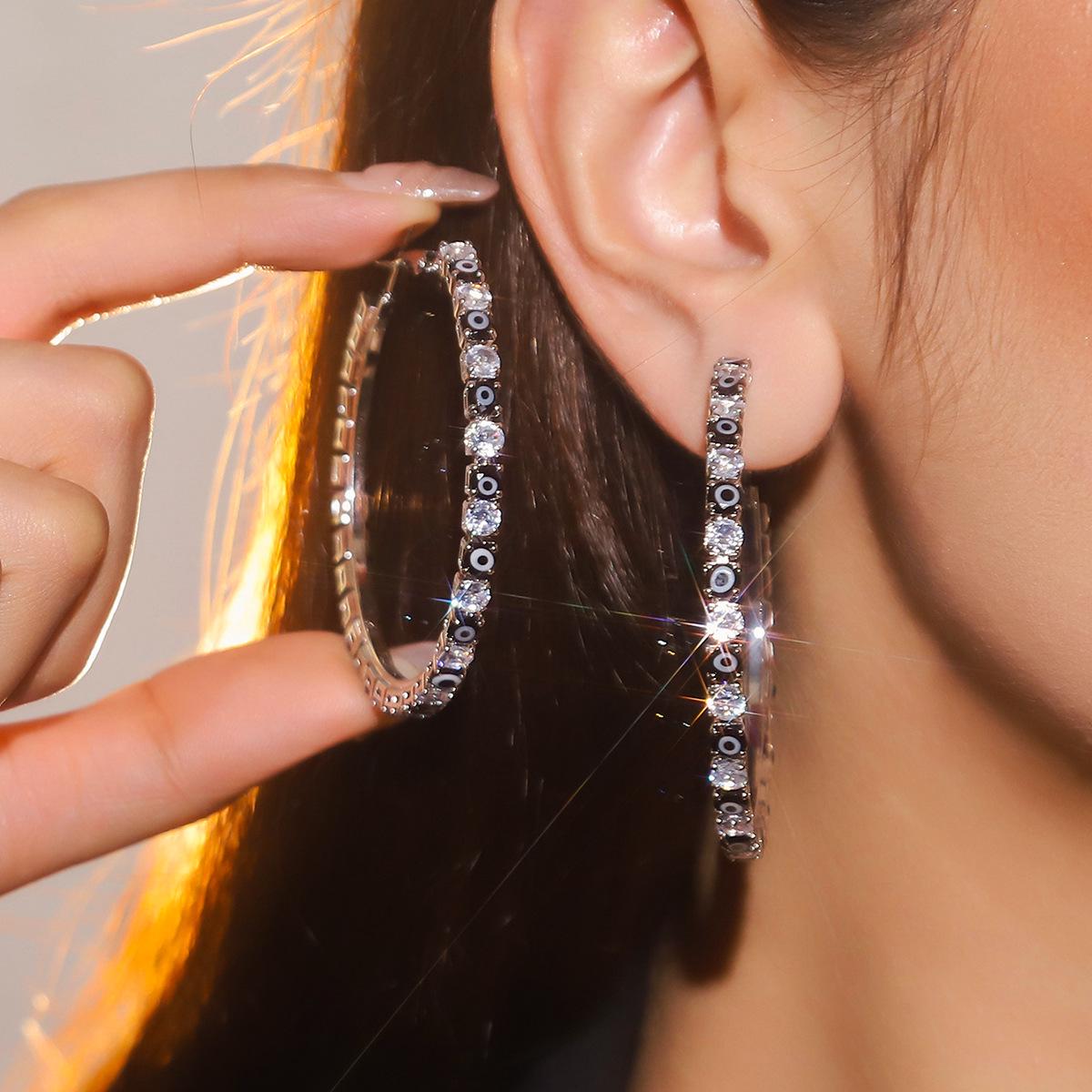 Роскошные серьги-кольца со стразами: Простой, Модный и Преувеличенный Дизайн для Женщин 6cm Tassel
Роскошные серьги-кольца со стразами: Простой, Модный и Преувеличенный Дизайн для Женщин 6cm Tassel