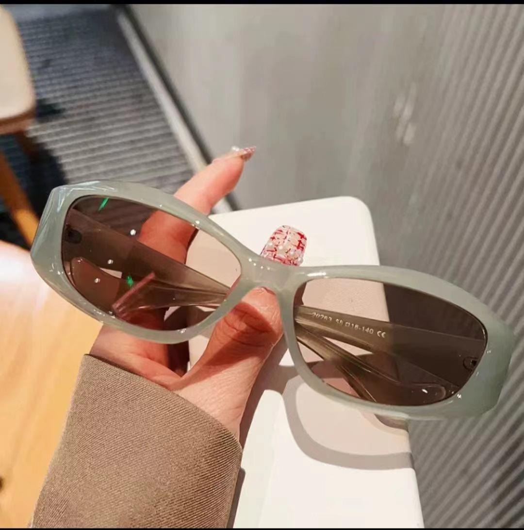 Y2K Fashionable Sunglasseses Designer-made Future Technology Sense Wind Proof Men Sunglasseses Driving Use Bicycling Woman Sunglass
Y2K Fashionable Sunglasseses Designer-made Future Technology Sense Wind Proof Men Sunglasseses Driving Use Bicycling Woman Sunglass