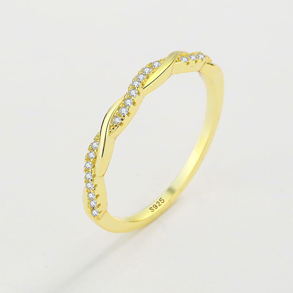 Exquisite Women s Ring: Retro European-American Design, S925 Sterling Silver with Twisted White Zircon, 14K Plated. Size 6
Exquisite Women s Ring: Retro European-American Design, S925 Sterling Silver with Twisted White Zircon, 14K Plated. Size 6