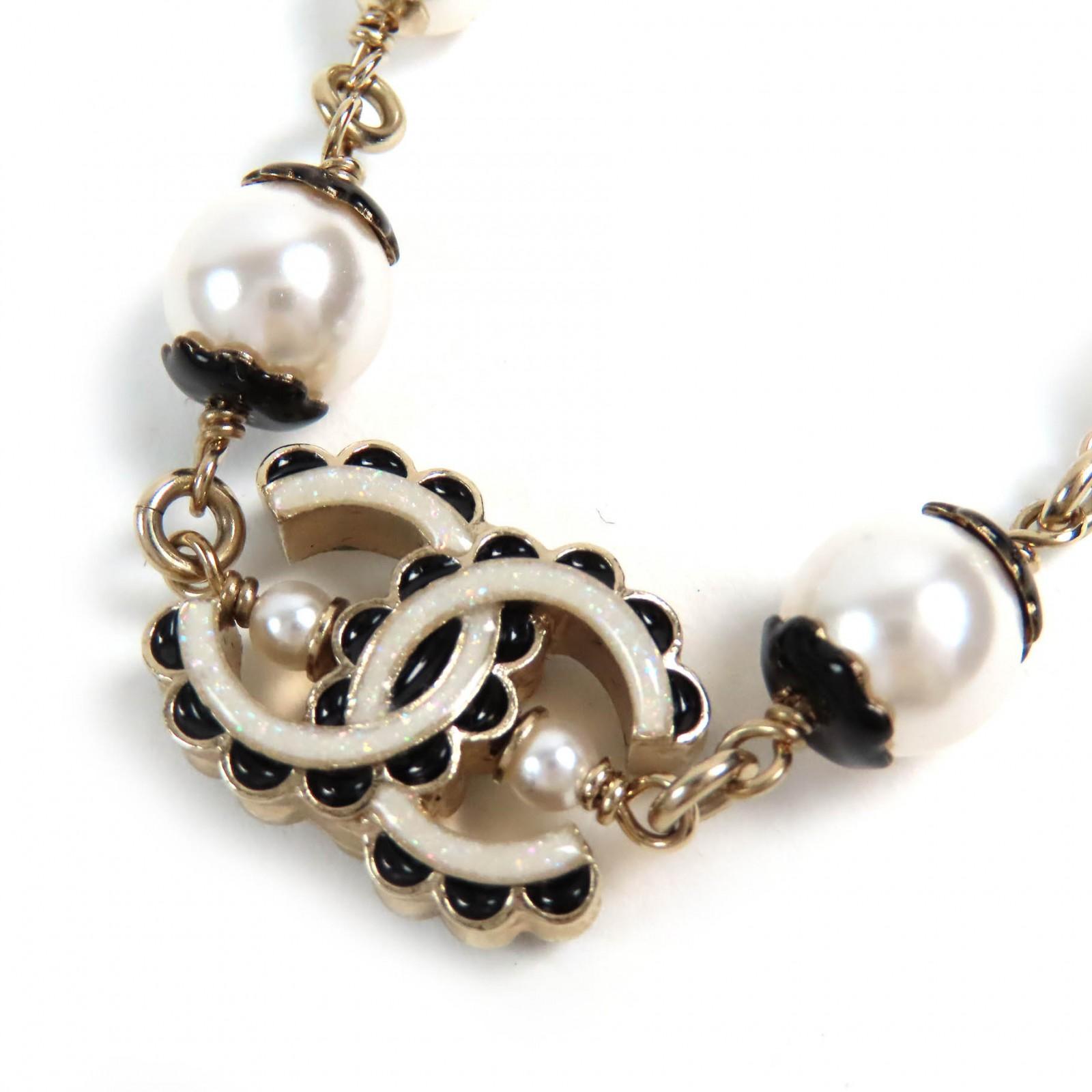 Pristine CHANEL choker COCO Mark Pearl Necklace Gold Black White Women ABE157 C24B Used
Pristine CHANEL choker COCO Mark Pearl Necklace Gold Black White Women ABE157 C24B Used