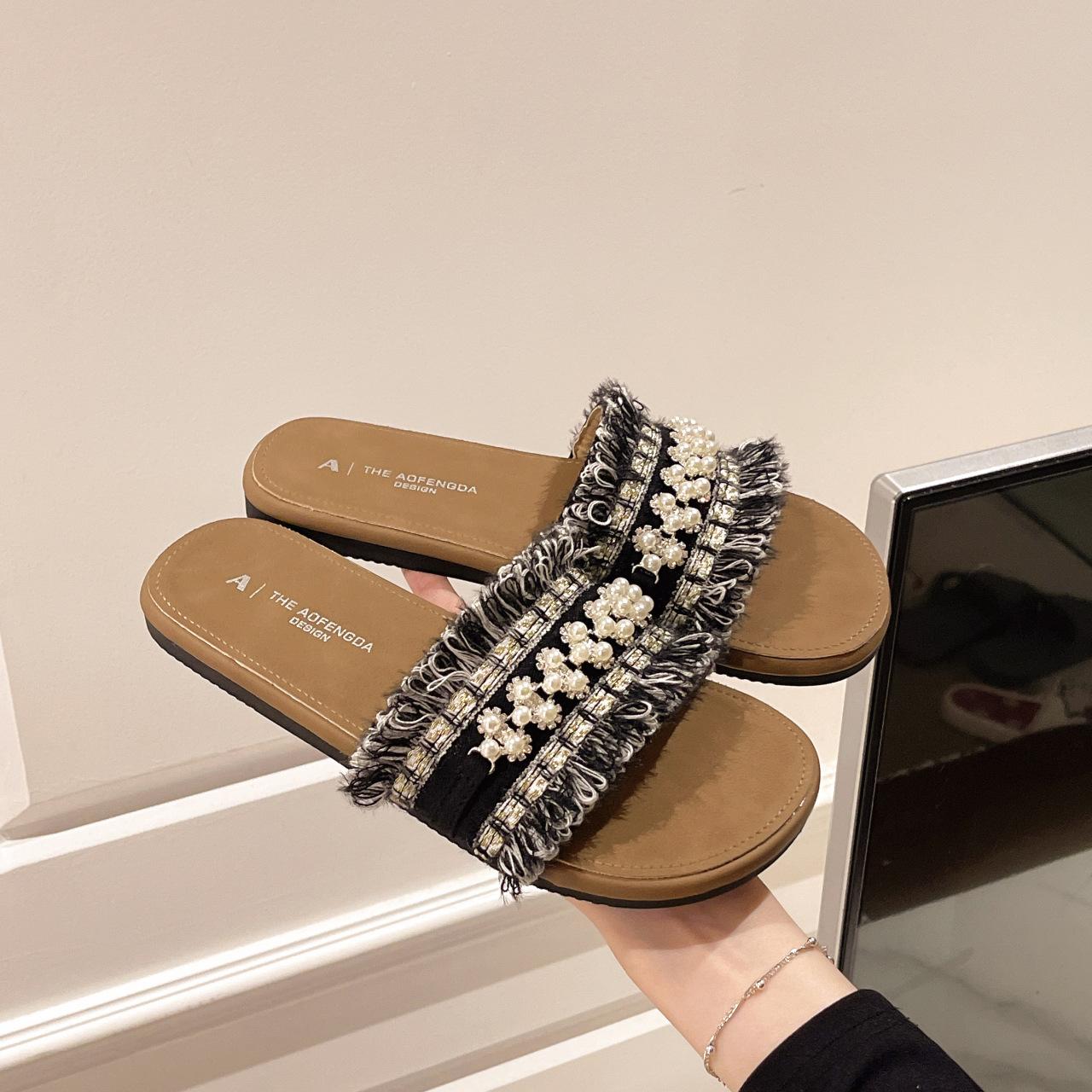 Slippers women s summer wear new fashion rhinestone one-word flat-bottomed beach sandals 35 чёрный
Slippers women s summer wear new fashion rhinestone one-word flat-bottomed beach sandals 35 чёрный