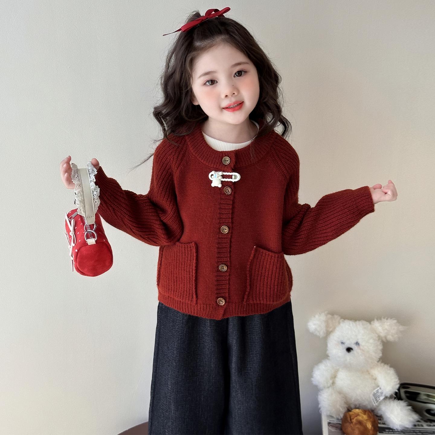 Осень 2025 Комплект из 3 предметов: кардиган и джинсы в уличном стиле для маленьких девочек 120cm
Осень 2025 Комплект из 3 предметов: кардиган и джинсы в уличном стиле для маленьких девочек 120cm