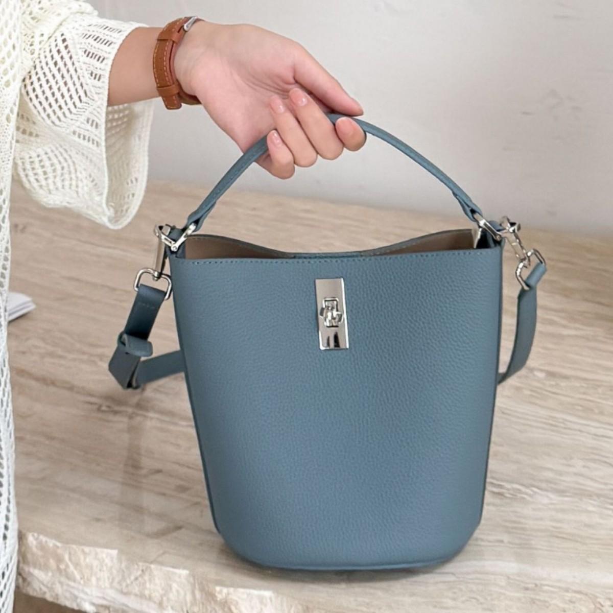 Cowhide Shoulder Crossbody Women s Bag Women s Bucket Mother Simple Tote Bag Student Commuter Bag Genuine Leather Portable
Cowhide Shoulder Crossbody Women s Bag Women s Bucket Mother Simple Tote Bag Student Commuter Bag Genuine Leather Portable