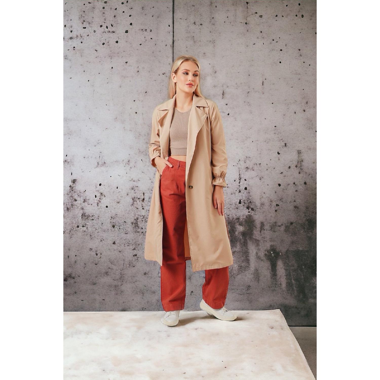 Эластичный плащ с воротником-шалью и рукавами
Эластичный плащ с воротником-шалью и рукавами