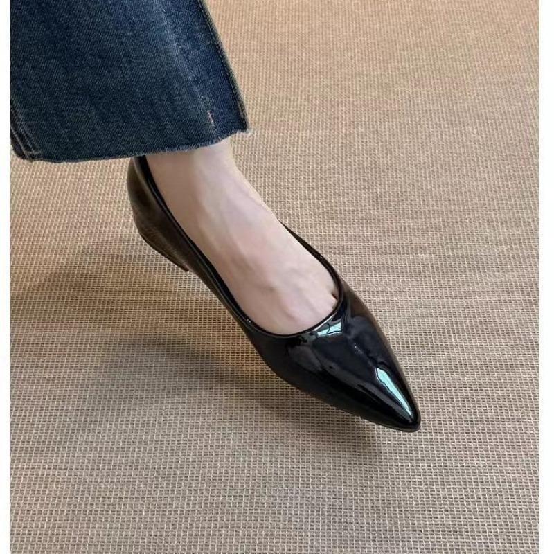 Модная обувь для женщин офисная черная с острым носком слипоны женские балетки распродажа корейский стиль элегантная и модная низкая цена оптовая обувь 35 чёрный
Модная обувь для женщин офисная черная с острым носком слипоны женские балетки распродажа корейский стиль элегантная и модная низкая цена оптовая обувь 35 чёрный