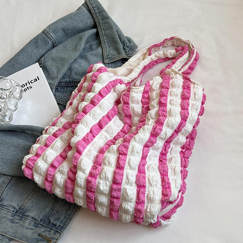 Большая вместимость корейской версии плиссированной сумки Cloud Puff для женщин, новая сумка на одно плечо подмышкой, сумка-тоут из холста для покупок
Большая вместимость корейской версии плиссированной сумки Cloud Puff для женщин, новая сумка на одно плечо подмышкой, сумка-тоут из холста для покупок