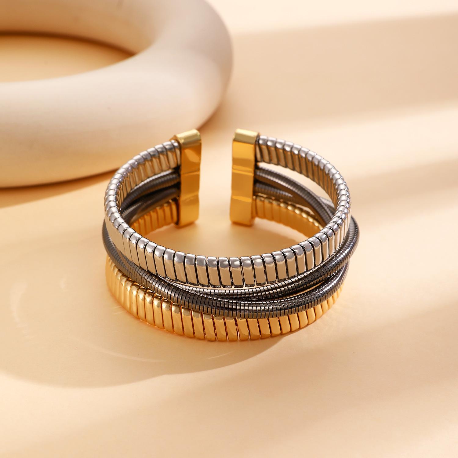 European & American Wide Band Spring Bangle: Women s Geometric Snake Bone Chain Bracelet
European & American Wide Band Spring Bangle: Women s Geometric Snake Bone Chain Bracelet
