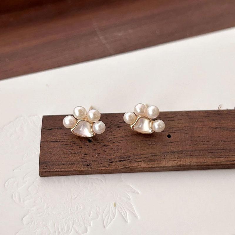 Small and white pearl cat paw earings stud High quality light luxury earrings for women simple suitable for daily jewelry белый
Small and white pearl cat paw earings stud High quality light luxury earrings for women simple suitable for daily jewelry белый