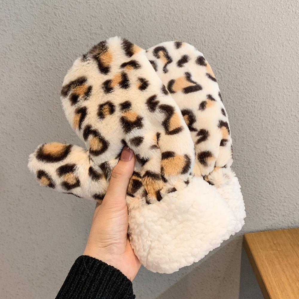 Halter Design Winter Gloves Leopard Print Autumn Gloves Cozy Warm Full Fingers Gloves Winter
Halter Design Winter Gloves Leopard Print Autumn Gloves Cozy Warm Full Fingers Gloves Winter