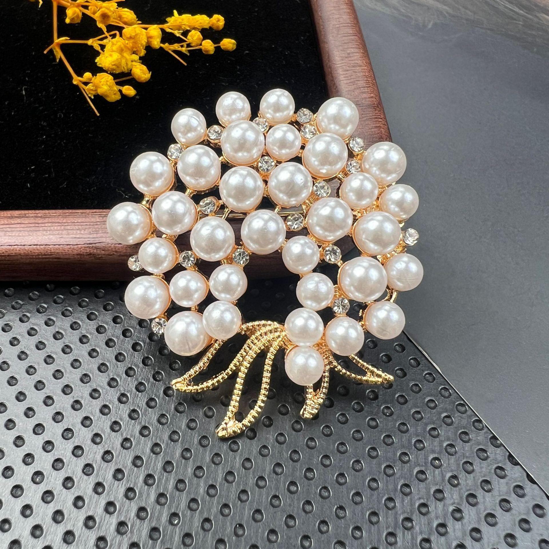 Ретро-модна шпилька з високоякісною кристалічною діамантовою брошкою - стильний аксесуар для одягу зі сплаву BZ004
Ретро-модна шпилька з високоякісною кристалічною діамантовою брошкою - стильний аксесуар для одягу зі сплаву BZ004