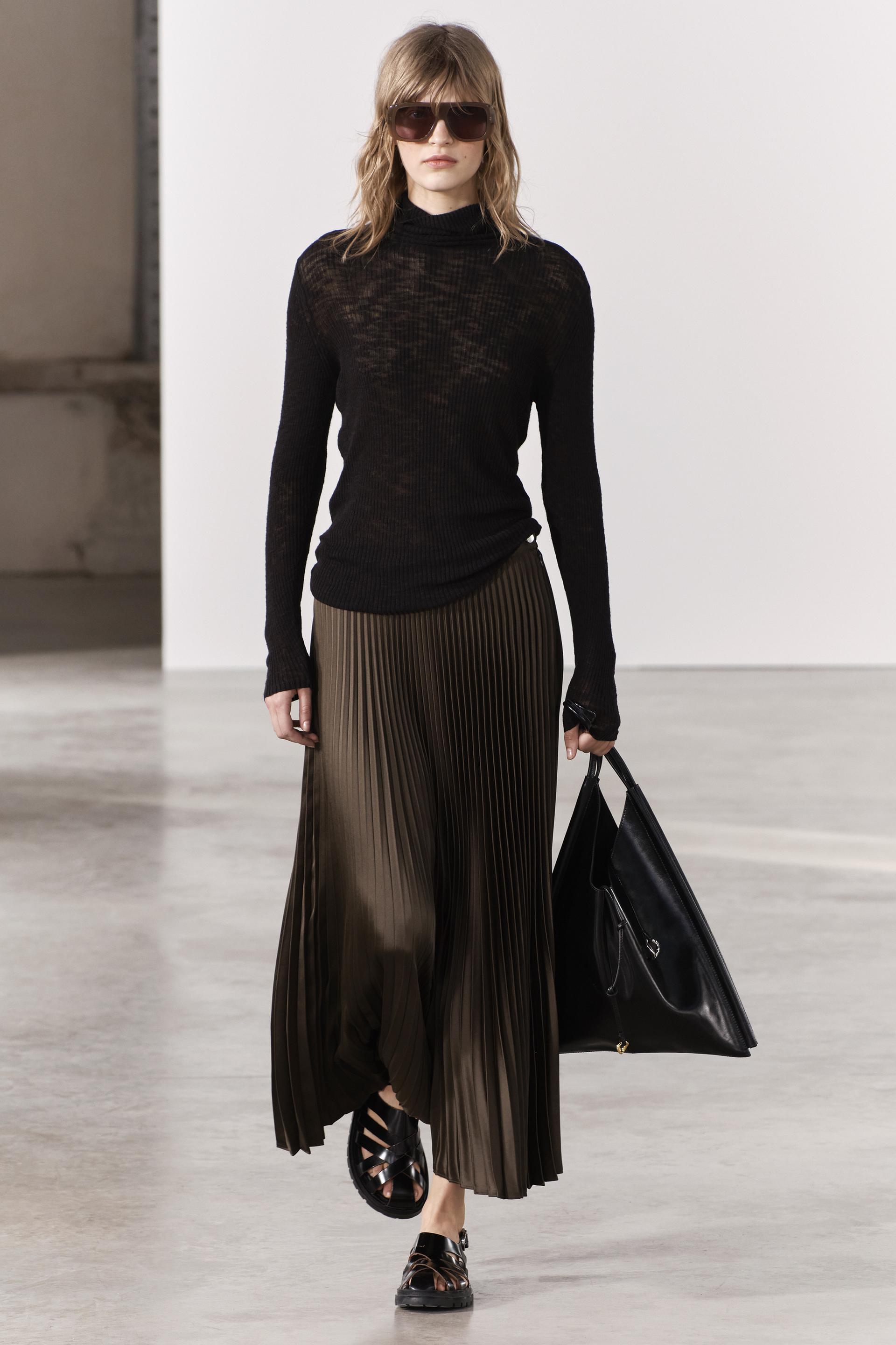 АТЛАСНАЯ ЮБКА С ПЛИССАМИ ZW COLLECTION
АТЛАСНАЯ ЮБКА С ПЛИССАМИ ZW COLLECTION