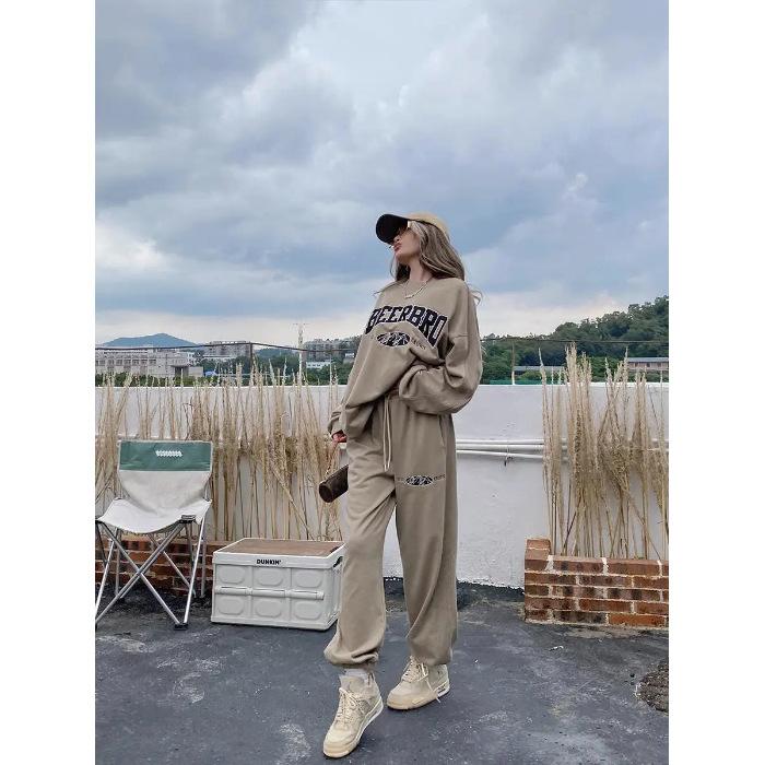 Spring and autumn new long-sleeved fashion loose sweater set women s oversize casual trousers two-piece set women M
Spring and autumn new long-sleeved fashion loose sweater set women s oversize casual trousers two-piece set women M