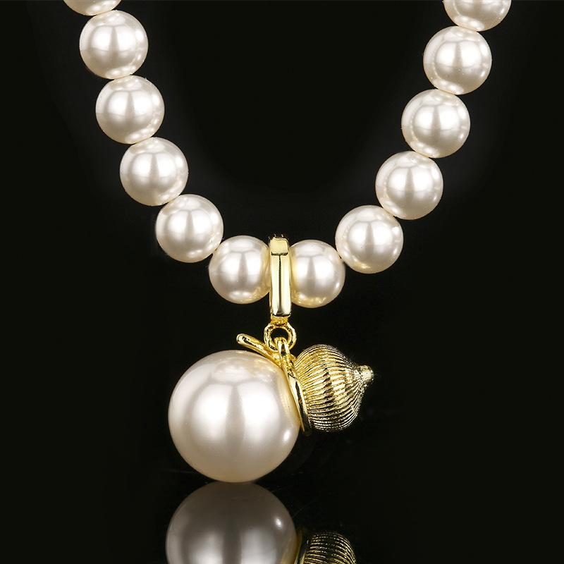 Pearl necklace, gold gourd design universal buckle, fashion light luxury jewelry золотой
Pearl necklace, gold gourd design universal buckle, fashion light luxury jewelry золотой