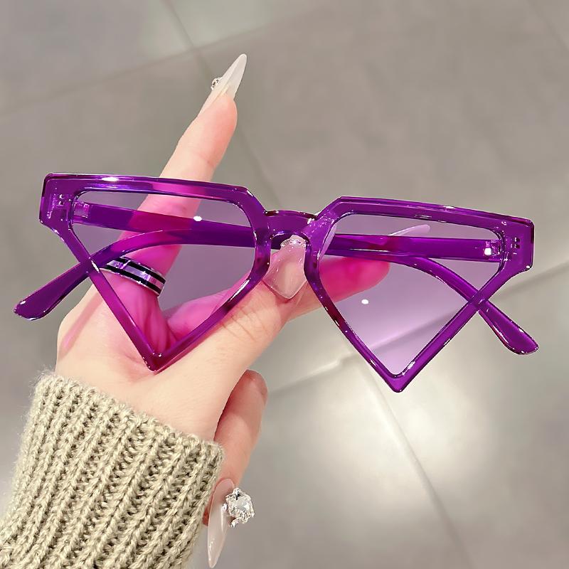 Geometric fashion sunglasses, personalized hip-hop triangular glasses, beach jelly party color sunglasses
Geometric fashion sunglasses, personalized hip-hop triangular glasses, beach jelly party color sunglasses