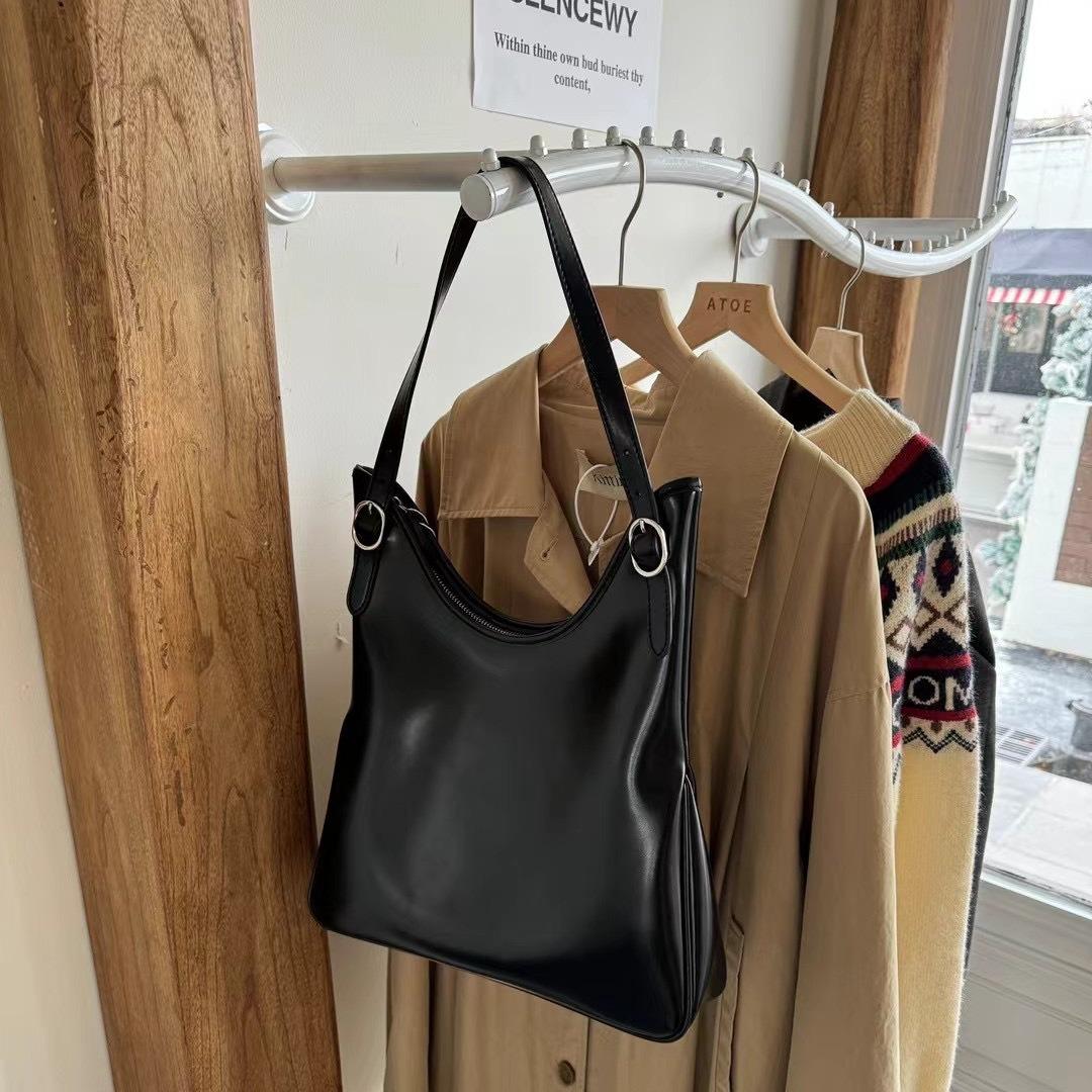 Новая сумка через плечо Niche Design японский и корейский стиль сумка подмышкой из коровьей кожи модная простая сумка для женщин
Новая сумка через плечо Niche Design японский и корейский стиль сумка подмышкой из коровьей кожи модная простая сумка для женщин
