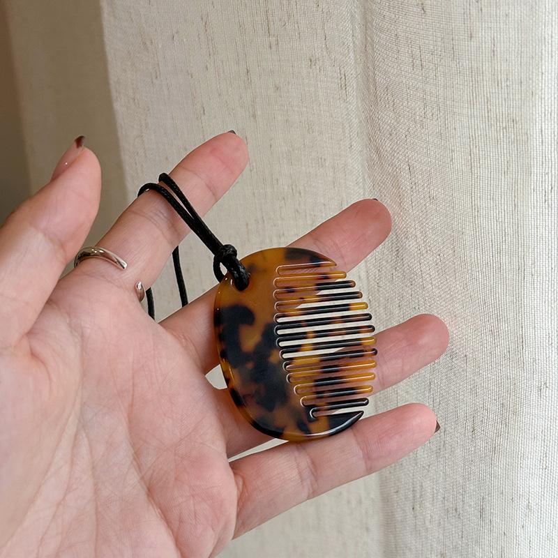 Vintage Leopard Print Acetate Comb Pendant Necklace for Women Fashion Black Long Rope Sweater Chain Party Jewelry Accessory Gift
Vintage Leopard Print Acetate Comb Pendant Necklace for Women Fashion Black Long Rope Sweater Chain Party Jewelry Accessory Gift