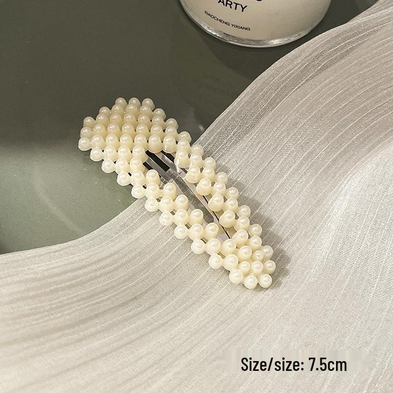 Elegant Korean Pearl Hair Clip - Simple BB Style Hair Accessory
Elegant Korean Pearl Hair Clip - Simple BB Style Hair Accessory