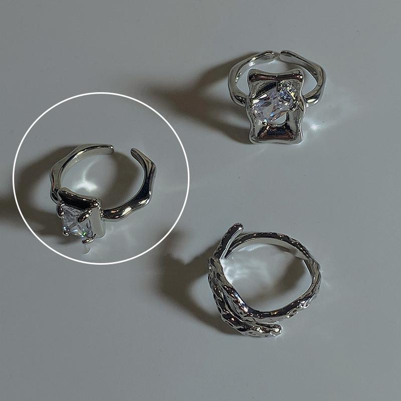 Geometric Trendy Mirror Finish Adjustable Ring Featuring Shimmering Zircon Stones For Couples J2255
Geometric Trendy Mirror Finish Adjustable Ring Featuring Shimmering Zircon Stones For Couples J2255