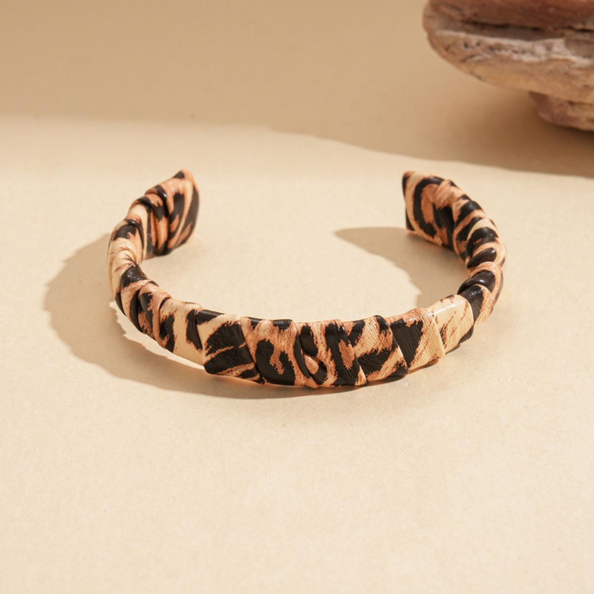 Sexy Leopard Print Cuff Bangles for Women 2026 Trendy Classic Leather Zebra Print Bracelet Wedding Pendant Jewelry Gift
Sexy Leopard Print Cuff Bangles for Women 2026 Trendy Classic Leather Zebra Print Bracelet Wedding Pendant Jewelry Gift