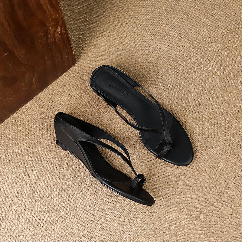 Premium sense 2025 new women s summer beach clip French beautiful slope outer wear with flip-flops toes cool slippers 40
Premium sense 2025 new women s summer beach clip French beautiful slope outer wear with flip-flops toes cool slippers 40