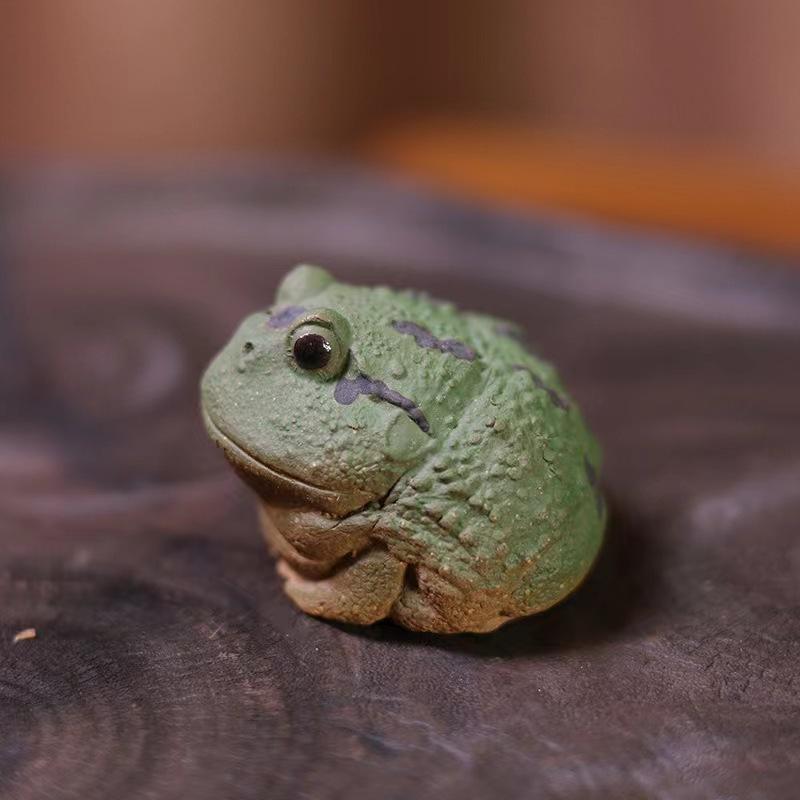 Little Golden Toad Tea Pet Playing with Chinese Purple Clay Tea Yixing Can Raise Tea Pets for Household Use Desktop Ornament 4x4x3cm зелений
Little Golden Toad Tea Pet Playing with Chinese Purple Clay Tea Yixing Can Raise Tea Pets for Household Use Desktop Ornament 4x4x3cm зелений
