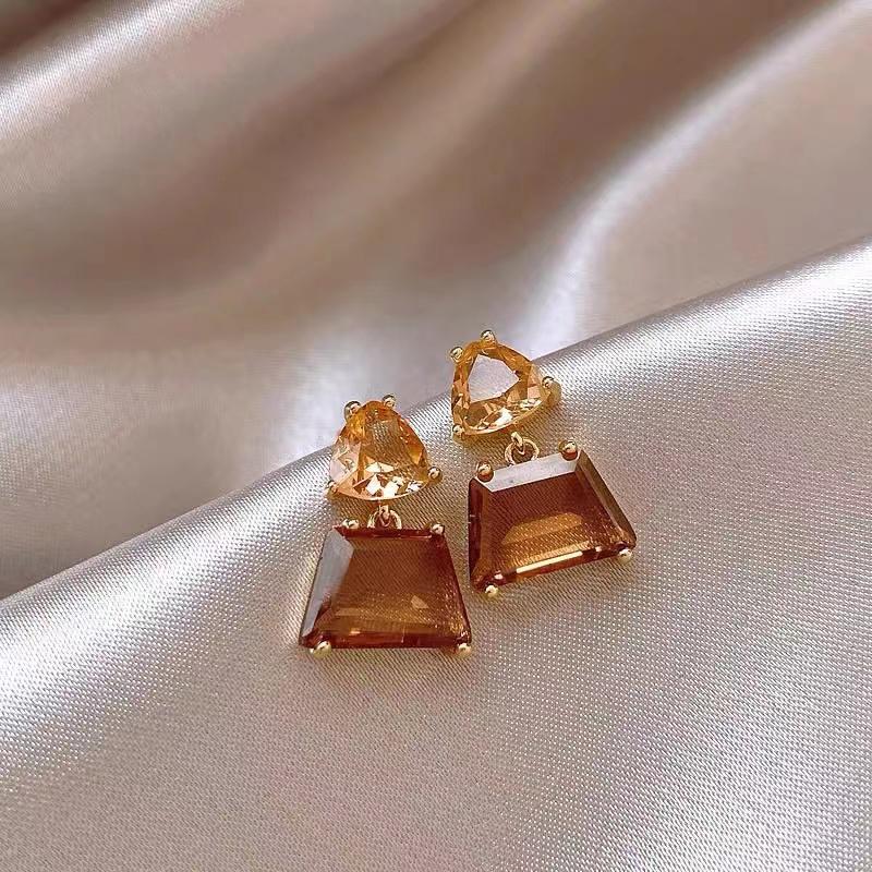 Advanced geometric tawny Crystal Square Dangle Earrings For Woman Korean Fashion Jewelry Goth Party Luxury Girl‘s Cute Earrings
Advanced geometric tawny Crystal Square Dangle Earrings For Woman Korean Fashion Jewelry Goth Party Luxury Girl‘s Cute Earrings